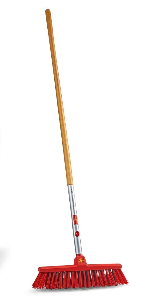 WOLF-Garten Bezem SB400M Met Houten Steel ZM 140 Cm 1 WOLF-Garten Bezem SB400M Met Houten Steel ZM 140 Cm